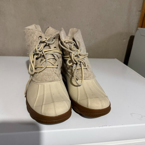 Sperry Size 8.5 Winter Boots - White/Cream - Picture 1 of 3